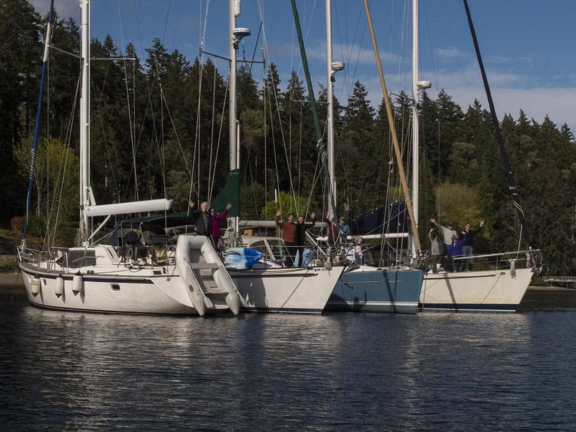 Raft-up boats