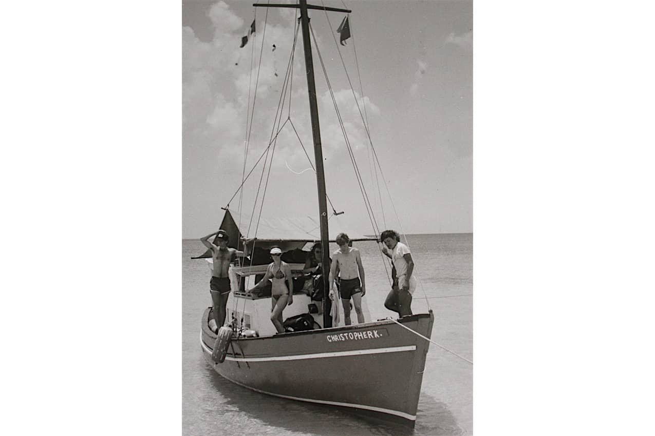 Common College. Blue dive boat